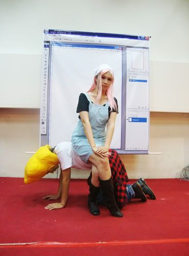 http://i992.photobucket.com/albums/af42/dyukeshare/Cosplay/c3-9/ot/DSC06363.jpg