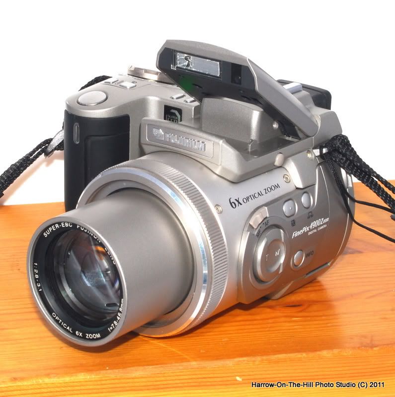 fuji finepix 4900 zoom slr style digital camera.