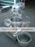 HOBART 20 QT. QUART MIXER + 2 BOWLS + 2 ATTACHMENTS + WORKS GREAT 