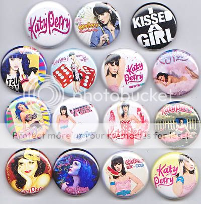 KATY PERRY Badges x15  I kissed a girl California Gurls  